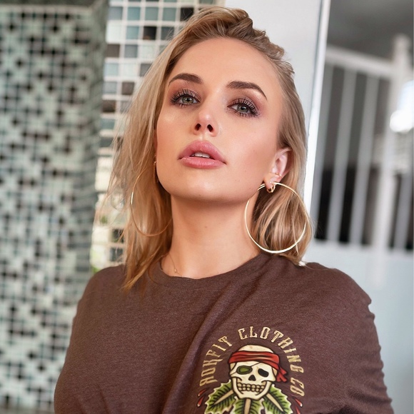 Meet your Posher, Erin - Picture 1 of 1